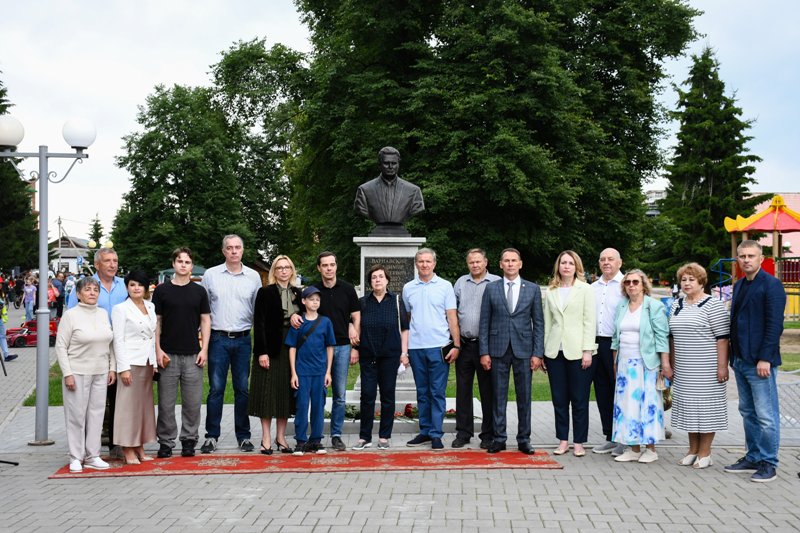 Открытие памятного бюста имени В.А. Варнавского.